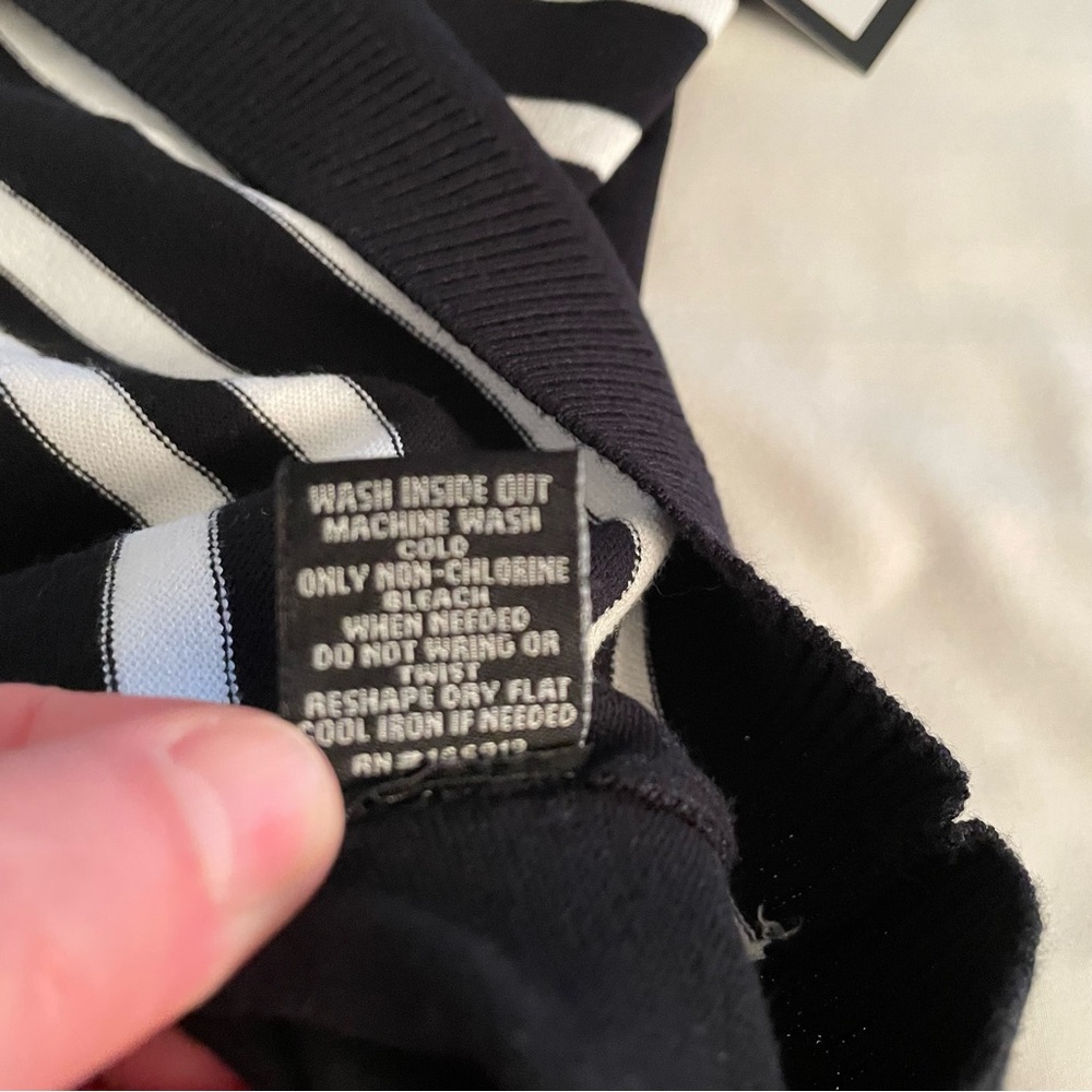 A & I Black and White Sweater abstract stripes size 2 X - Picture 8 of 8